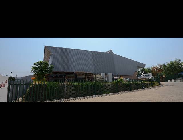 1,428M² WAREHOUSE TO LET IN LINBRO PARK